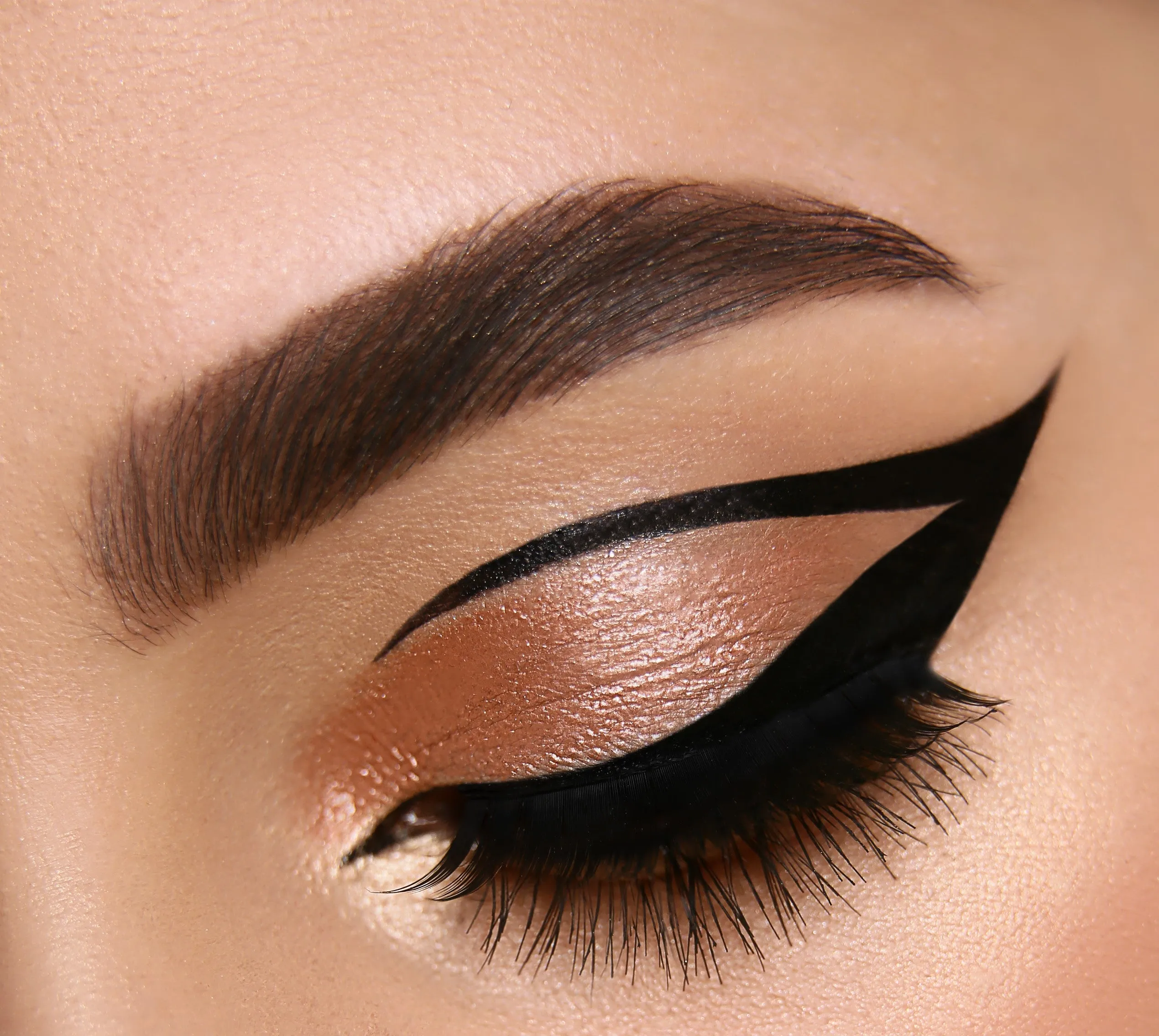 Be Bold Cut Liner - Black