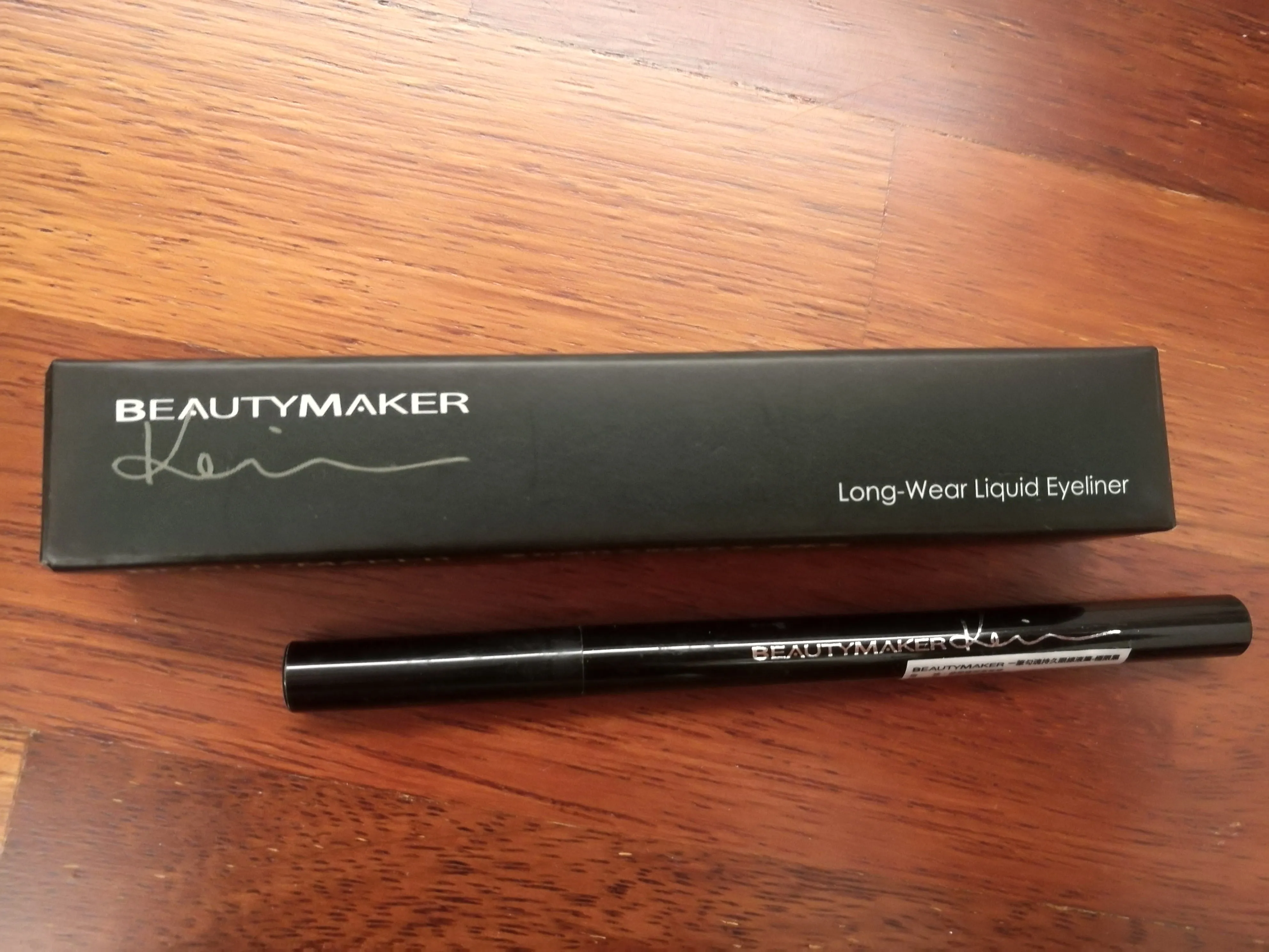 Long-Wear Liquid Eyeliner 一筆勾魂持久眼線液筆-極限黑-升級版